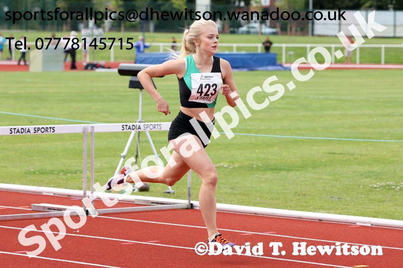 Womens under-17s 300 metres hurdles, Northern Under-13s, U-15s and 17s Championships. Photo: David T. Hewitson/Sports for All Pics